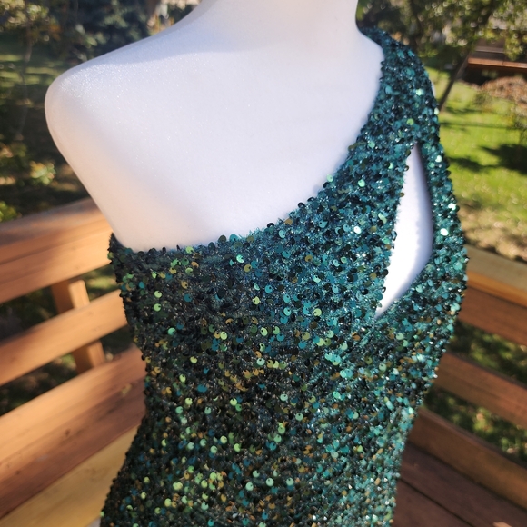 ‼️SOLD‼️Green Sequin Gown by FASHION NOVA - GORGEOUS!! - Picture 5 of 12